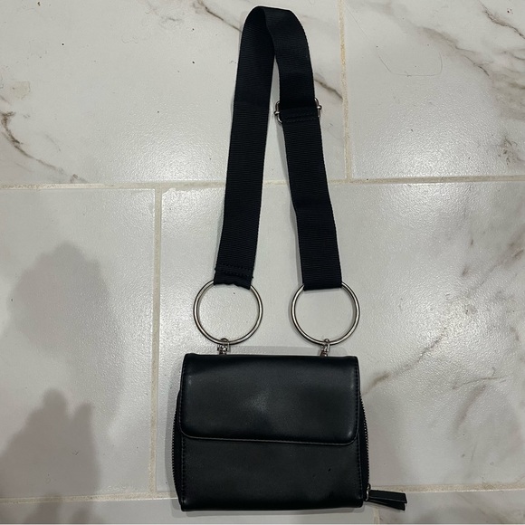 Urban Outfitters O-Ring Bag - Picture 2 of 6